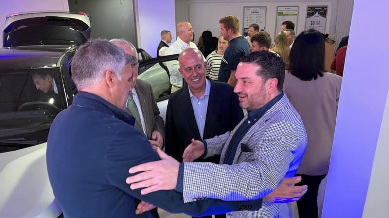 Presentación del Suzuki e Vitara en el nuevo convesionario Suzuki Sport Granada. Imagen: GRX Actualidad