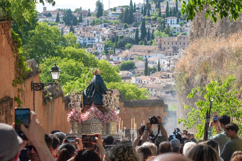 Muy Antigua Hermandad Sacramental de la Santísima Trinidad y Nombre de Jesús y Real e Ilustre Cofradía de Penitencia de Nuestra Señora de las Angustias Coronada de Santa María de la Alhambra - Juan Antonio Cervantes