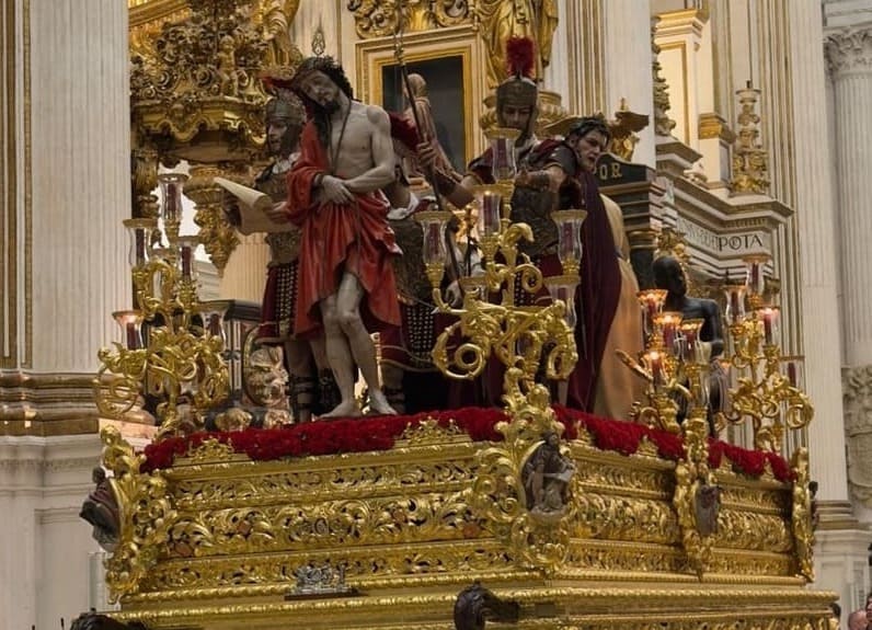 Cofradía de Nazarenos de Nuestro Padre Jesús de la Sentencia y María Santísima de las Maravillas. Imagen: Luis M. Guzmán
