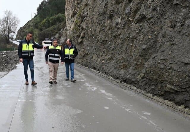 Abierto el paso alternativo en la carretera de Dúdar que evitará el rodeo por Beas de Granada