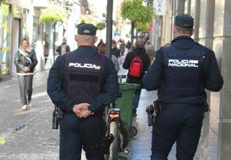 Detenida una mujer con antecedentes por un robo con violencia en una vivienda del Sacromonte