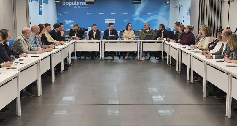 El PP celebra la primera reunión de su Comité de Campaña para las próximas elecciones andaluzas El PP de Granada celebra la primera reunión de su Comité de Campaña para las elecciones del 17 de mayo - PP GRANADA
