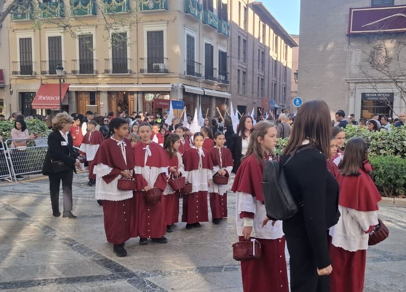 Procesión de la Cofradía Universitaria de Nuestro Señor de la Meditación y María Santísima de los Remedios, Reina y Madre de los Estudiantes. Imagen: Juan Antonio Cervantes González