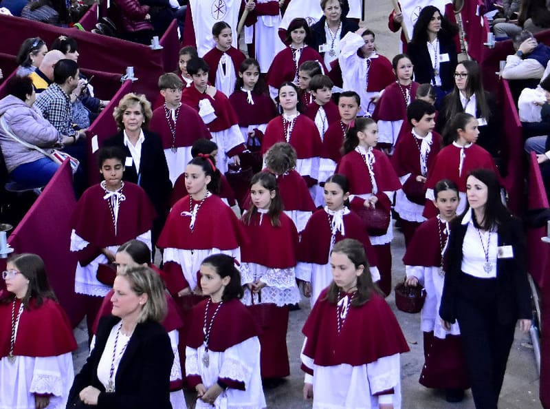Procesión de la Cofradía Universitaria de Nuestro Señor de la Meditación y María Santísima de los Remedios, Reina y Madre de los Estudiantes. Imagen: Antonio Odriozola
