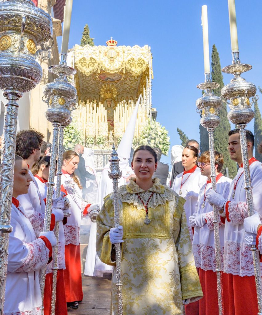 Real, Venerable e Ilustre Cofradía de Nuestro Padre Jesús del Perdón y María Santísima de la Aurora del Albayzín Coronada - Imagen: Manuel Guzmán