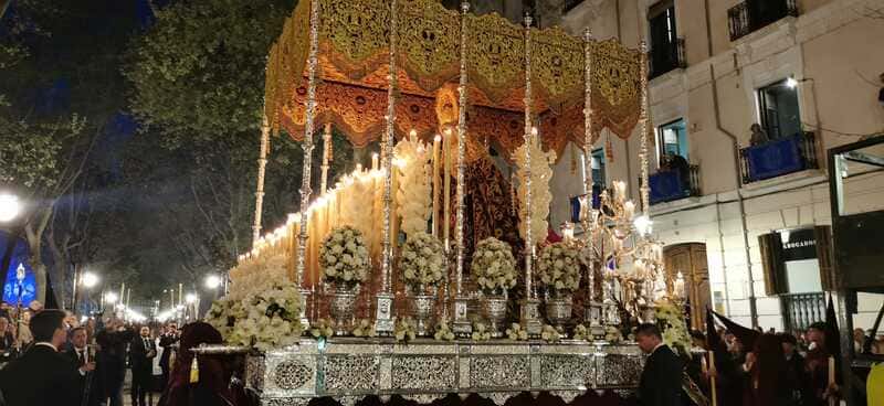 Viernes Santo en Granada 2026: crónica y galerías de imágenes de las procesiones Cofradía de Nuestra Señora de la Paz, Santísimo Cristo de los Favores y María Santísima de la Misericordia - Los Favores - Manuel Alejandro Guzmán