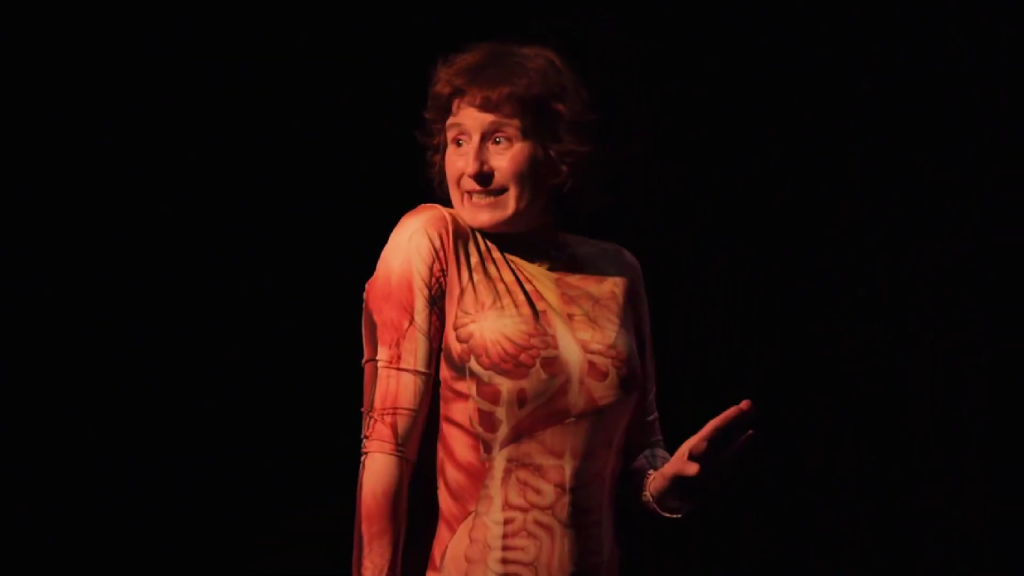 Mari Paz Sayago, durante la interpretación de 'No estoy de frente'