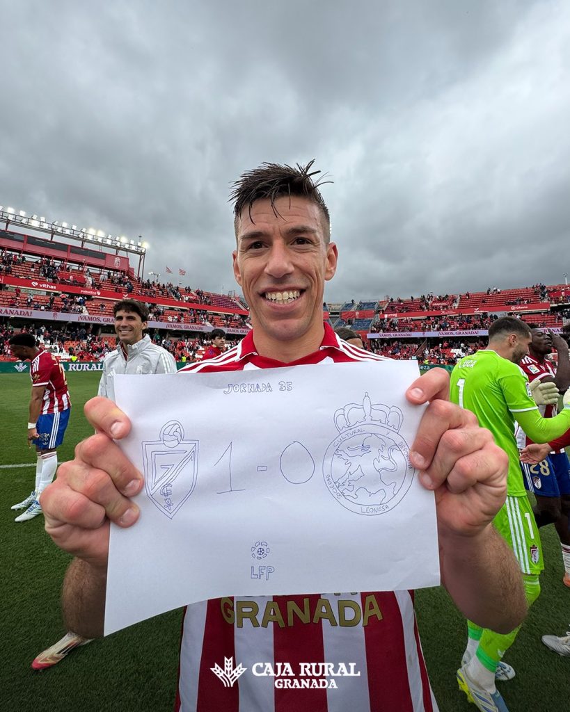 Alcaraz celebra la victoria con el "cartel retro" - GCF