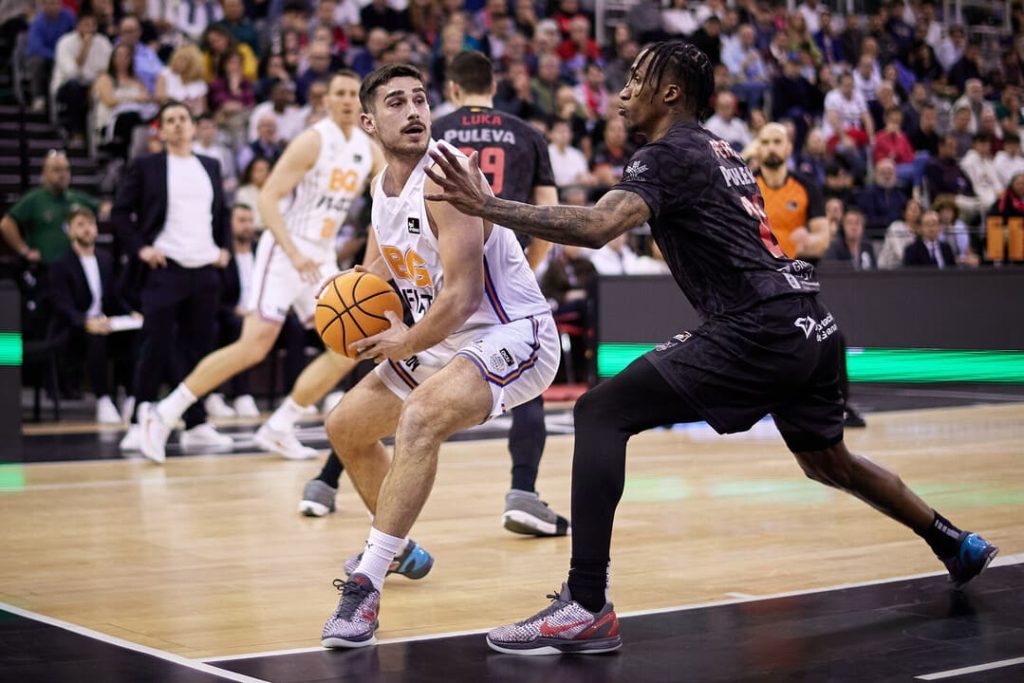 Jassel Pérez durante una acción defensiva - ACB Photo