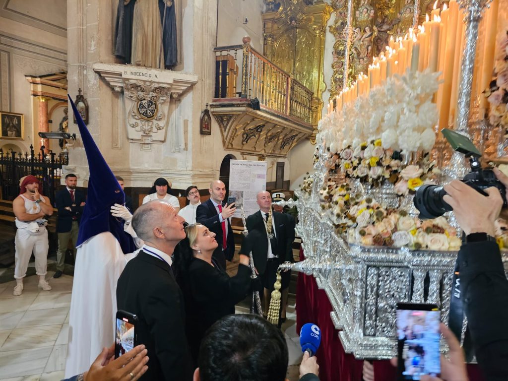 La alcaldesa Marifrán Carazo en una visita durante la Semana Santa 2026 - Archivo