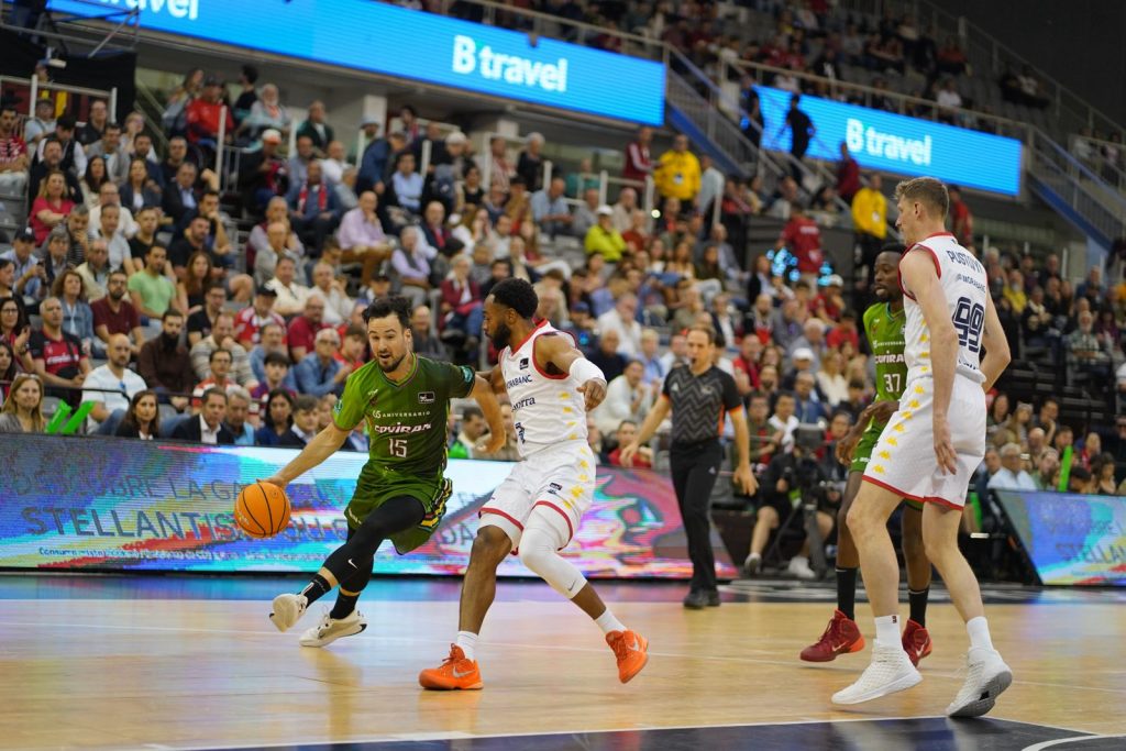 Lluis Costa durante el primer tiempo - José Serrano