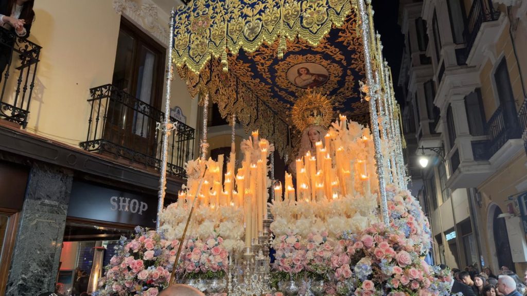 Cofradía de Nazarenos de Nuestro Padre Jesús de la Pasión y María Santísima de la Estrella - Luis M. Guzmán
