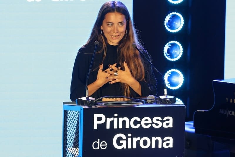 Gemma Blasco, ganadora del Premio Princesa de Girona Arte 2026, durante sus palabras de agradecimiento. Imagen: © Casa de S.M. el Rey