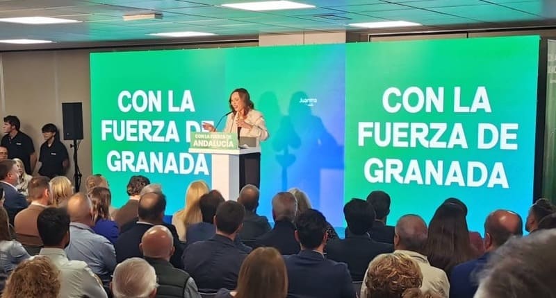 La cabeza de lista del PP de Granada, Rocío Díaz, durante su intervención en el acto de apertura de campaña electoral por el 17M. Imagen: Manuel Guzmán