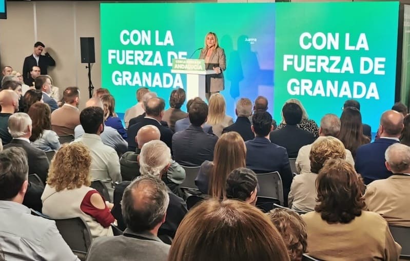 Marifrán Carazo, alcaldesa de Granada, durante su intervención en el acto de apertura de campaña electoral por el 17M. Imagen: Manuel Guzmán