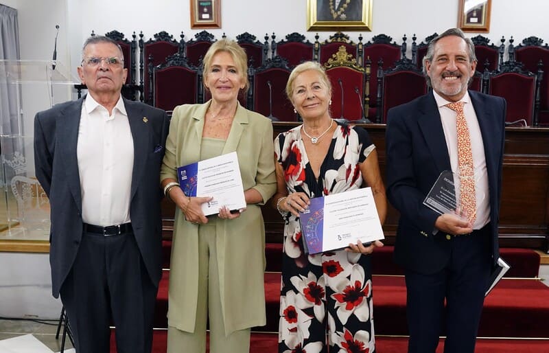 De izquierda a derecha: Pedro Ruiz Guerrero, Margarita Manzano Enríquez de Luna, Luis Eduardo Gómez Quesada y Ana María Prieto Hermoso, premiados con los VII Premios Dignidad y Compromiso. IMAGEN: Colegio de Abogados de Granada