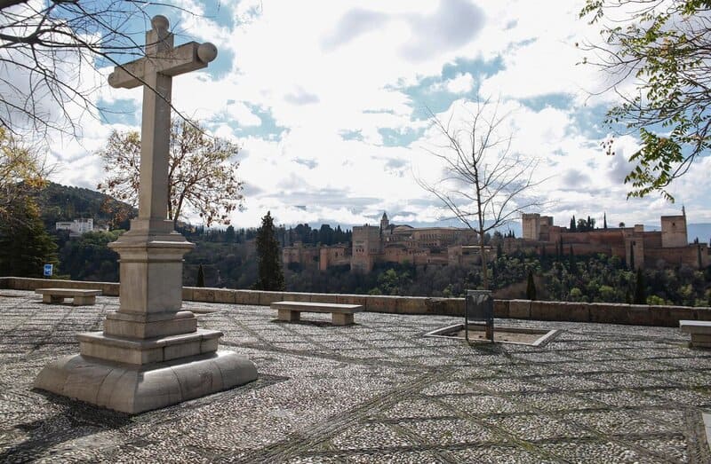 Mirador de San Nicolas con la Alhambra al fondo. - Álex Cámara - Europa Press - Archivo