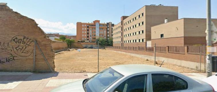 La parcela está situada entre el Teatro Municipal Maestro Alonso y el Centro de Inserción Social Matilde Cantos Fernández. IMAGEN: GOOGLE MAPS