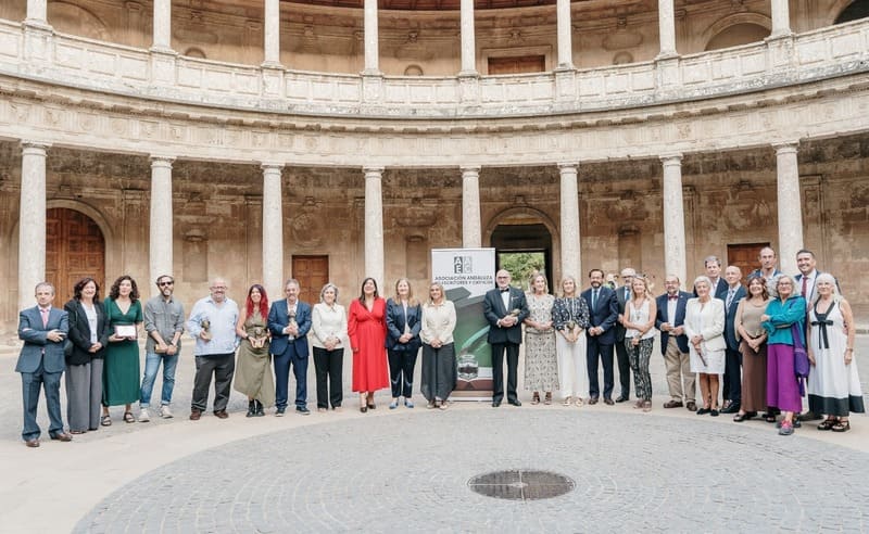 Foto de familia de los XXXII Premios Andalucía de la Crítica. IMAGEN: 
IMAGEN - Asociación Andaluza de Escritores y Críticos Literarios