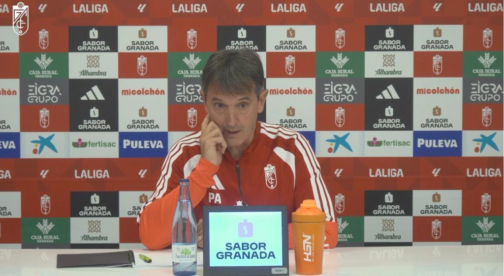Pacheta en sala de prensa