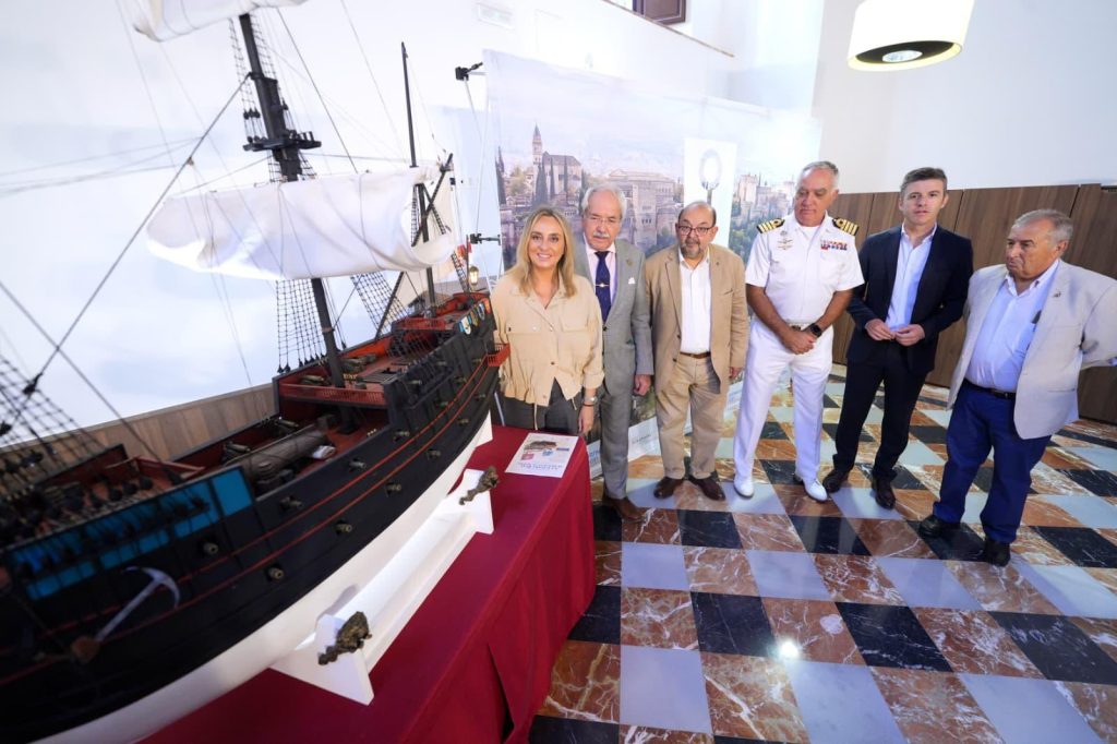 Marifrán Carazo ha destacado el vínculo histórico entre el almirante granadino, la ciudad que le vio nacer y la tradición naval española. IMAGEN: AYUNTAMIENTO DE GRANADA
